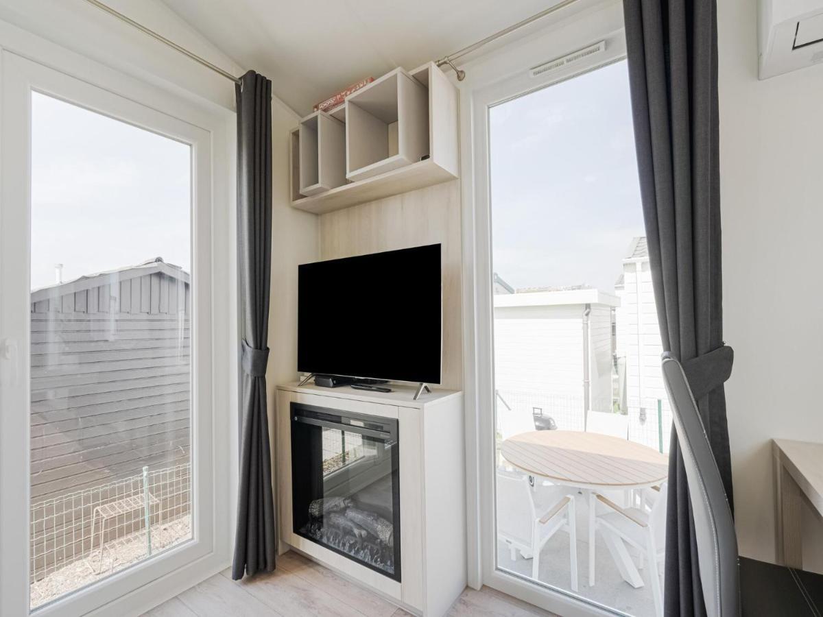 Le Boucanier - Omheinde Stacaravan Aan Zee Middelkerke Bagian luar foto